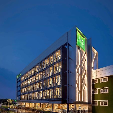 Ibis Styles Jakarta Sunter Екстер'єр фото