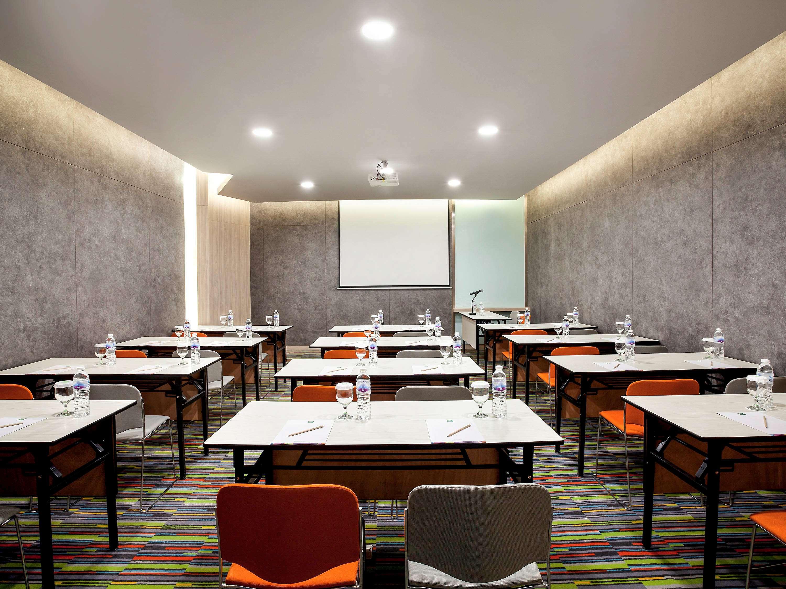 Ibis Styles Jakarta Sunter Екстер'єр фото
