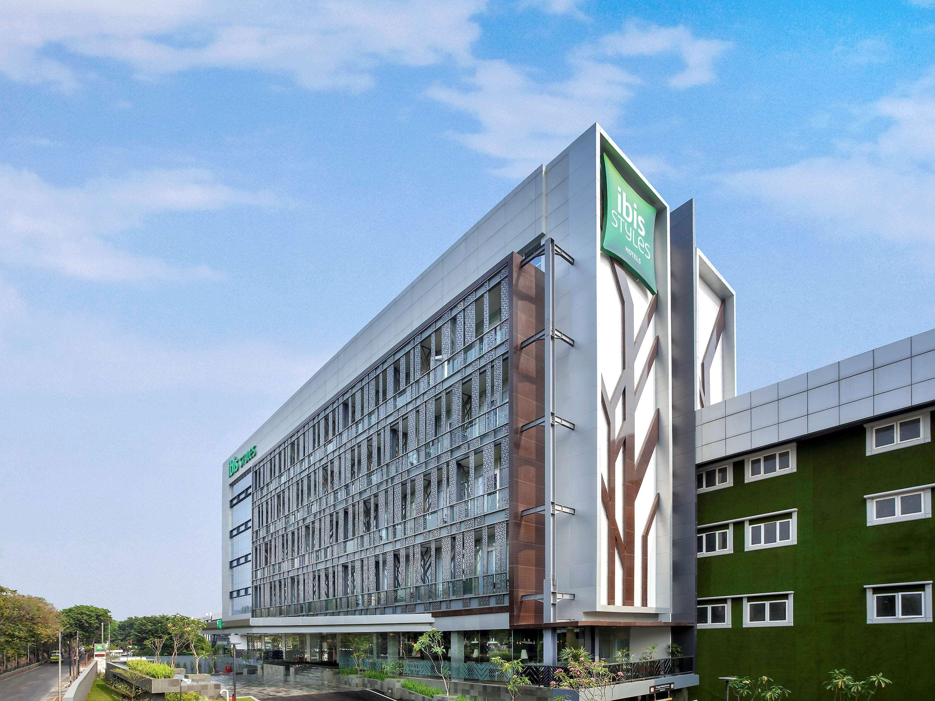 Ibis Styles Jakarta Sunter Екстер'єр фото