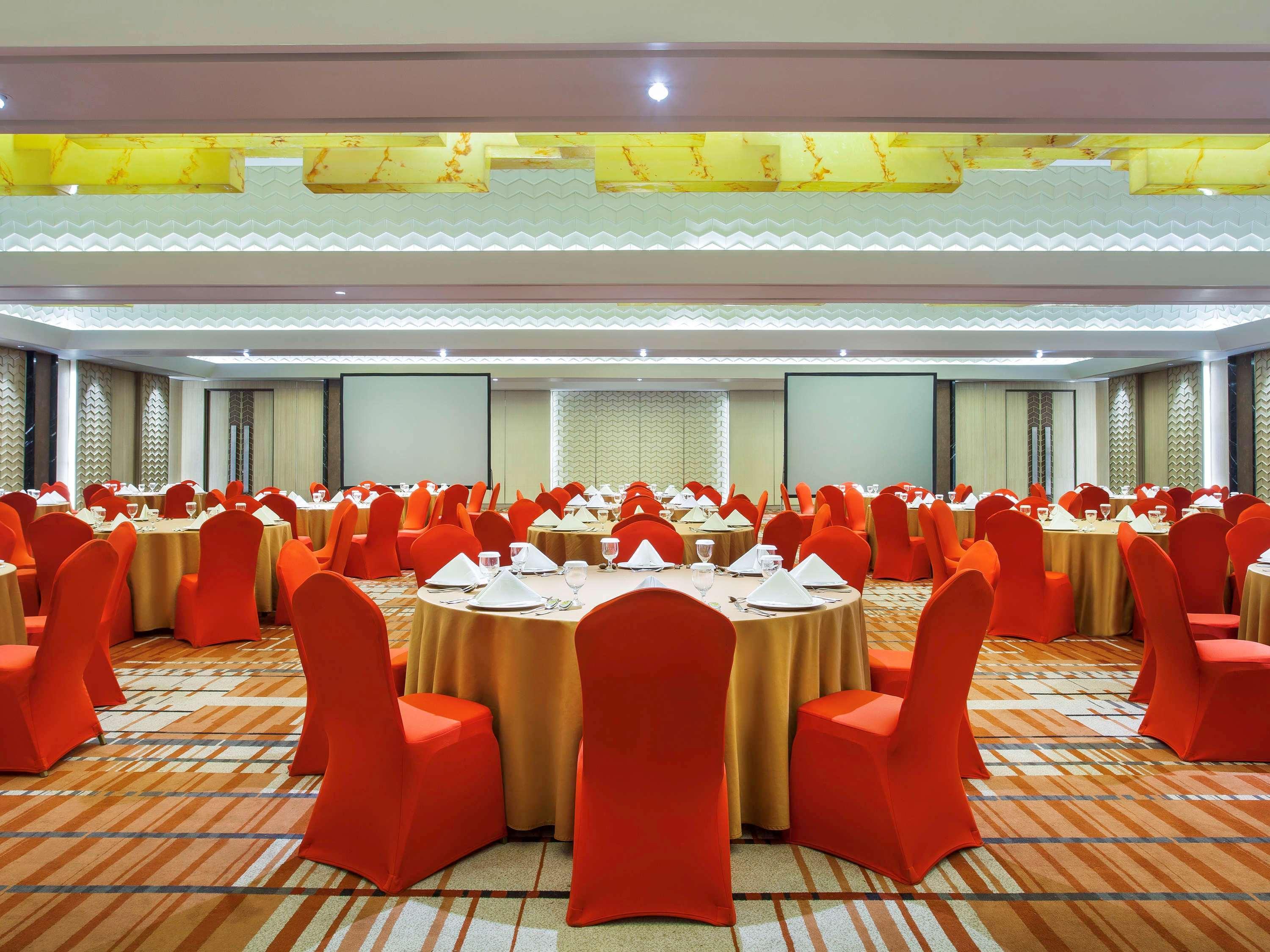 Ibis Styles Jakarta Sunter Екстер'єр фото