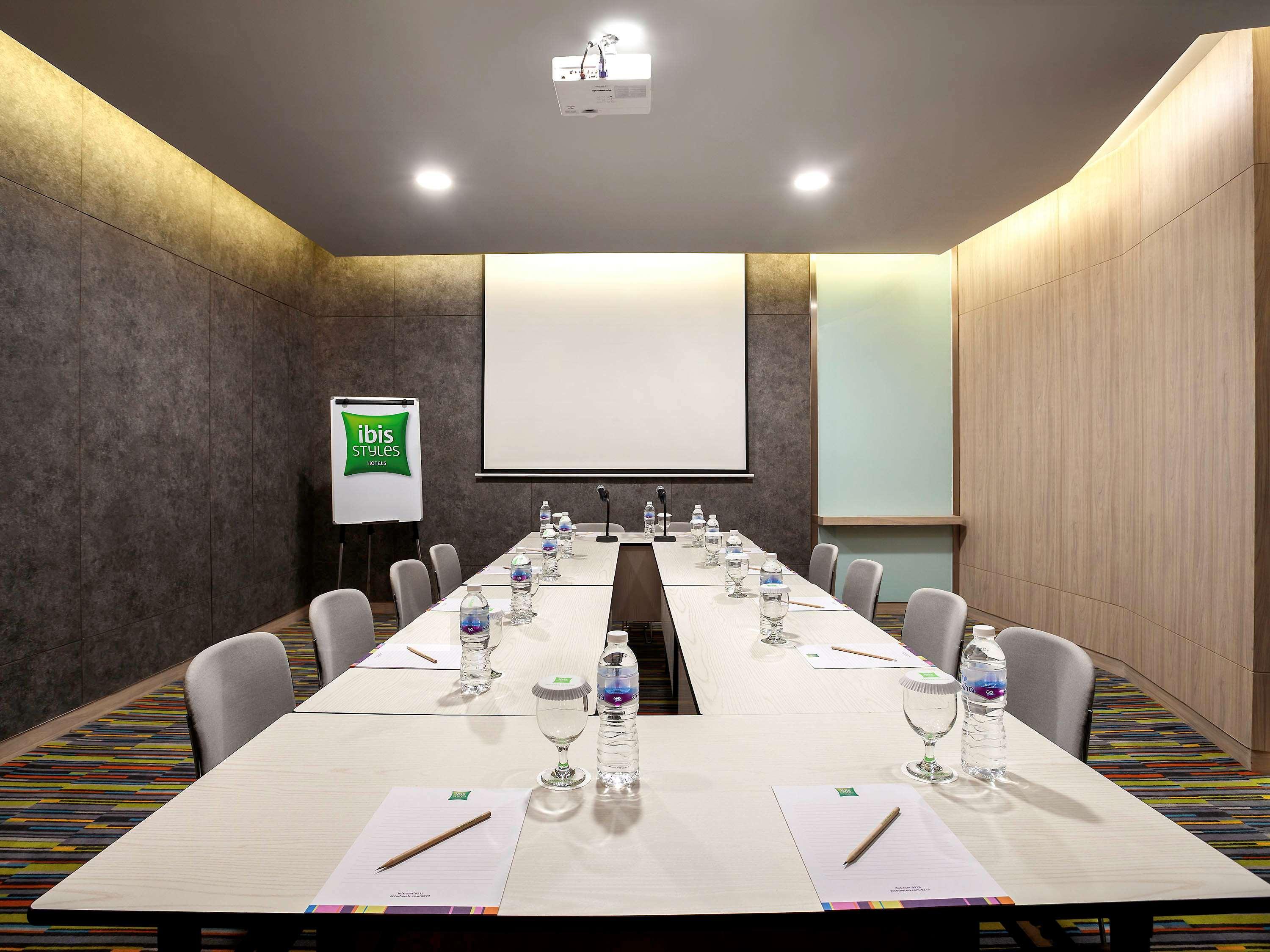 Ibis Styles Jakarta Sunter Екстер'єр фото