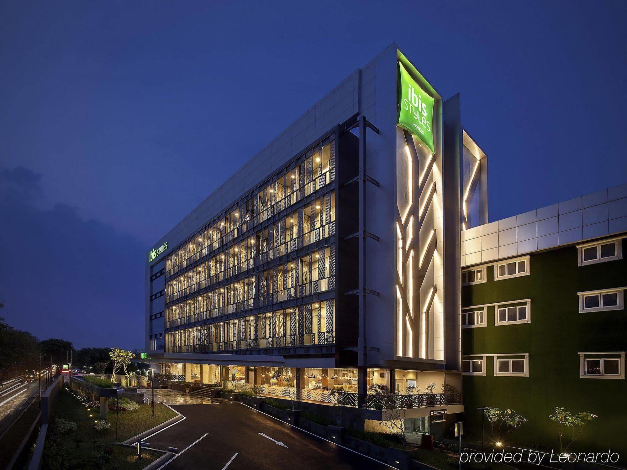 Ibis Styles Jakarta Sunter Екстер'єр фото