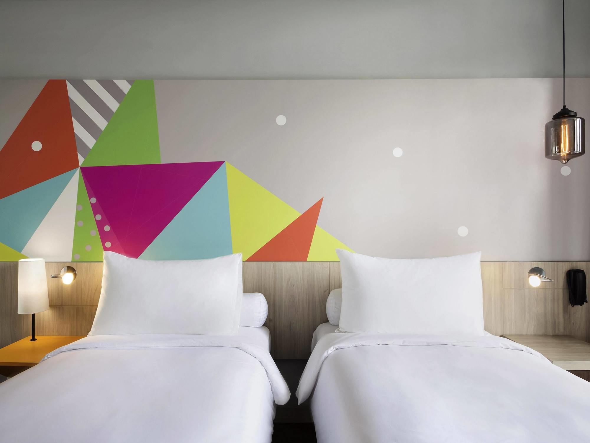 Ibis Styles Jakarta Sunter Екстер'єр фото